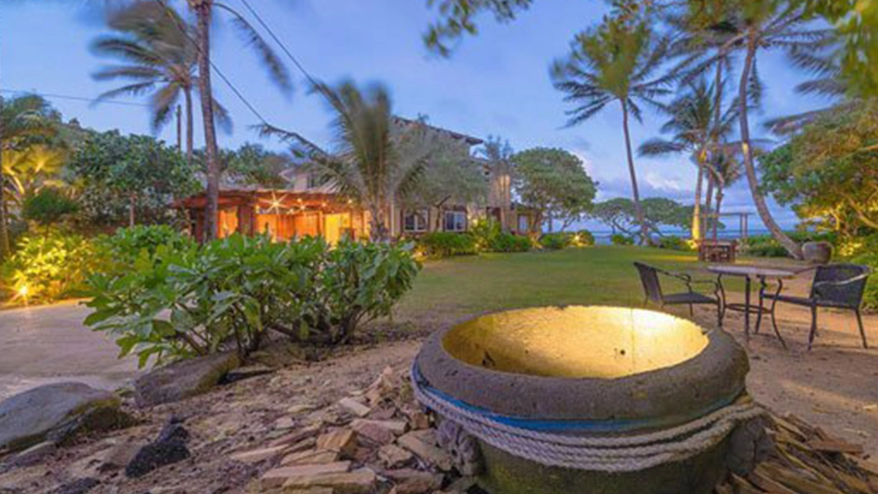 Private outdoor area near the beach at Tiki Moon Villas.