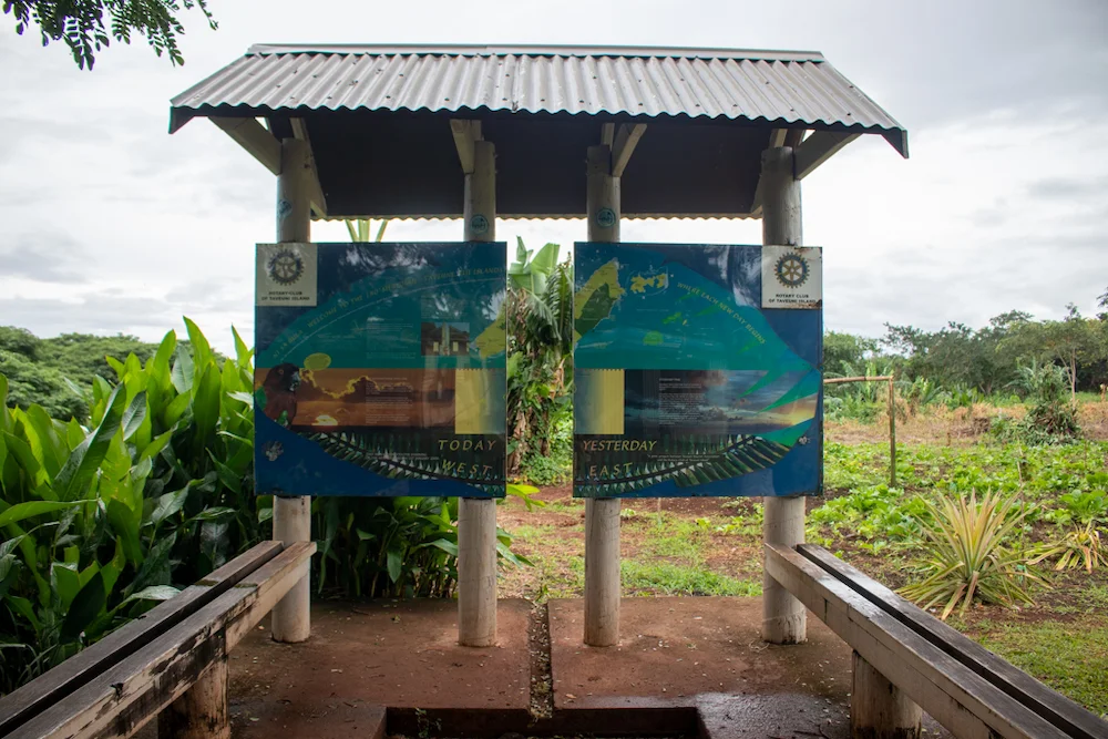 The sign "Between Yesterday And Today" at 180th meridian in Taveuni. The sign is split, with the east (left) side pointing toward "Today" and the east (right) pointing toward "Yesterday".