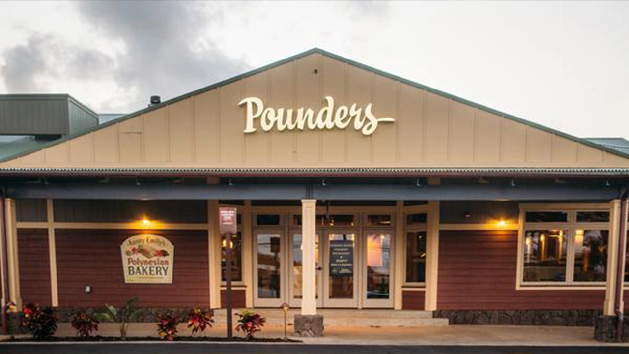 The entrance to Pounders Restaurant from the parking lot of Hukilau Marketplace.