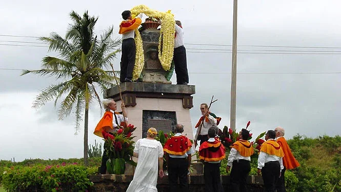 Ceremony at the Prince Kūhiō monument, where Hawaiians honor him with flower lei.