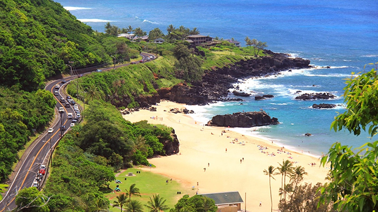 Waimea Bay&rsquo;s stunning coastline.