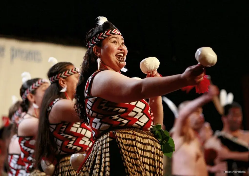 Māori Poi Porotiti performance.