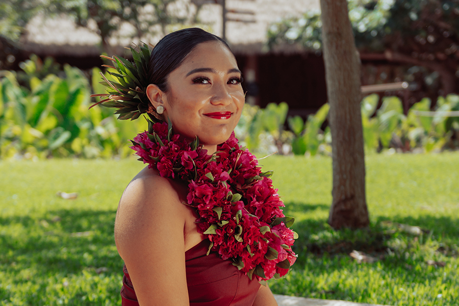 Wahine with lei